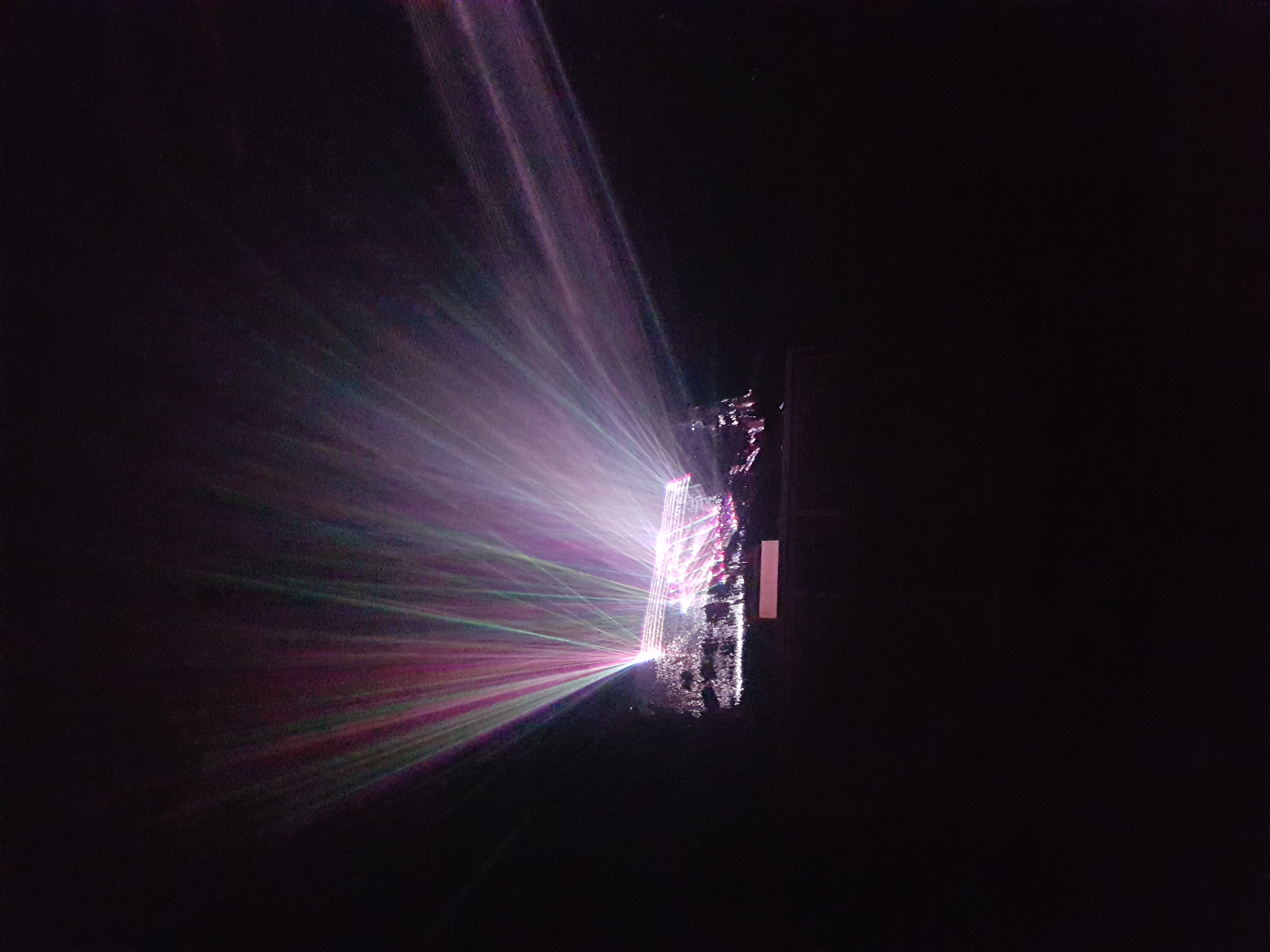 Laser Reflection rave 